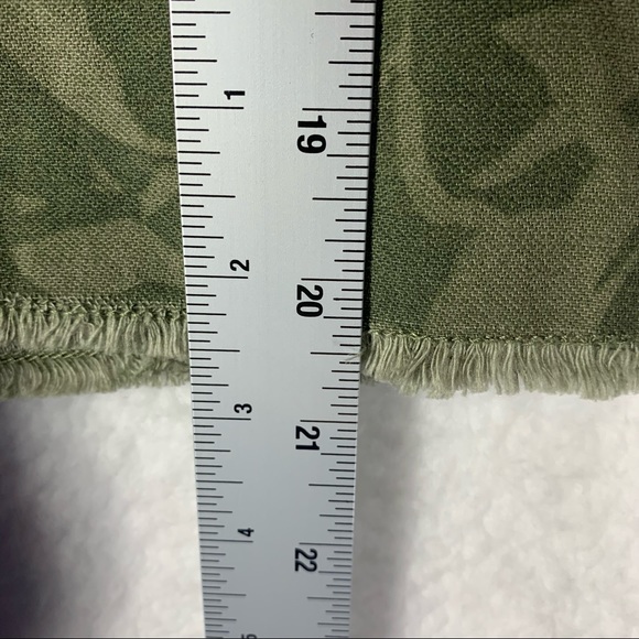 NWT American Eagle Green Camo Fern Jungle Cropped Jacket Frayed Hem Women's S. - Picture 6 of 8
